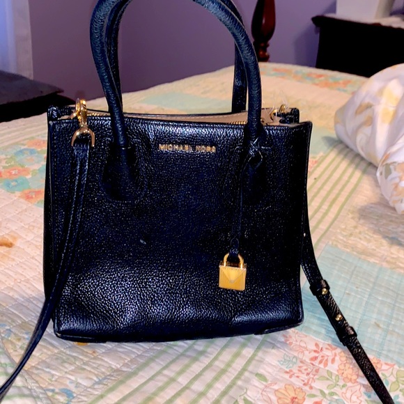 Micheal kors crossbody with lock - Picture 1 of 4